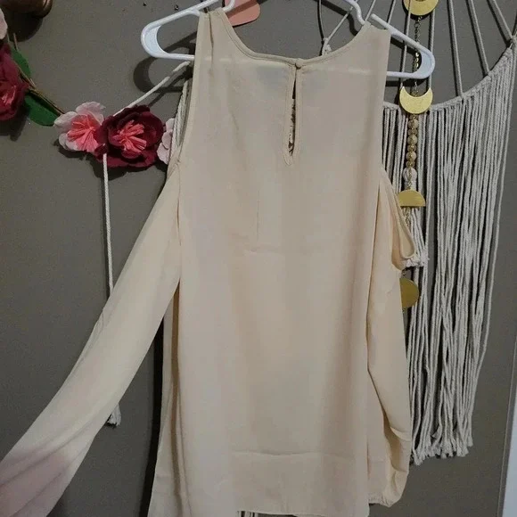 NWT City Chic Natalia Top in Buff, Cold-Shoulder, Lace Detail, Flowy, Size 16. - Picture 5 of 7
